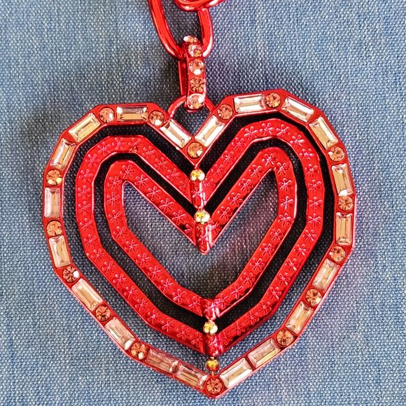 ❤️🏩Betsey Johnson 3-D HEART Statement Necklace - NWT🏩❤️ - Picture 2 of 16